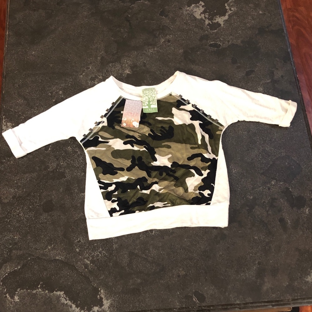 NWT camouflage 3/4 sleeve top by Kiddo - size S